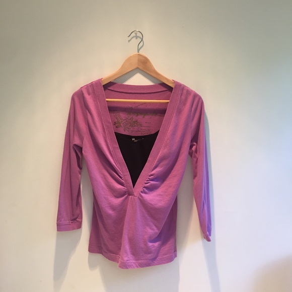 Propaganda long sleeve tee w/ a deep v-neck fuscia - Picture 8 of 13